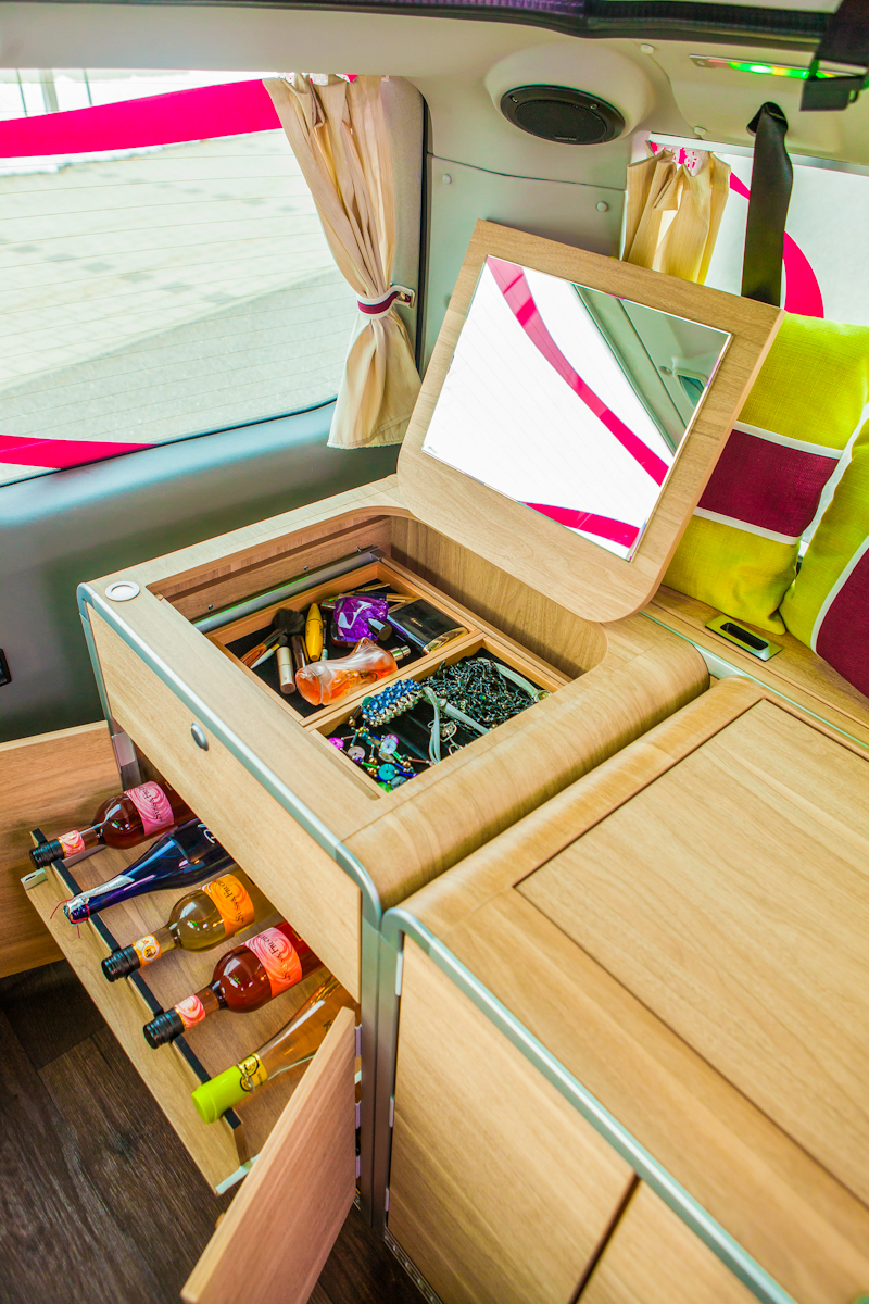 Minibar und Schmuckfach