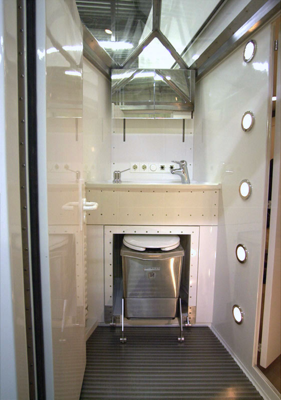 toilet big