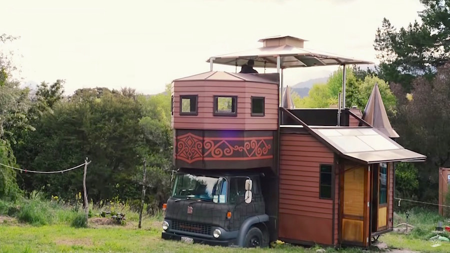 transforming castle truck 2