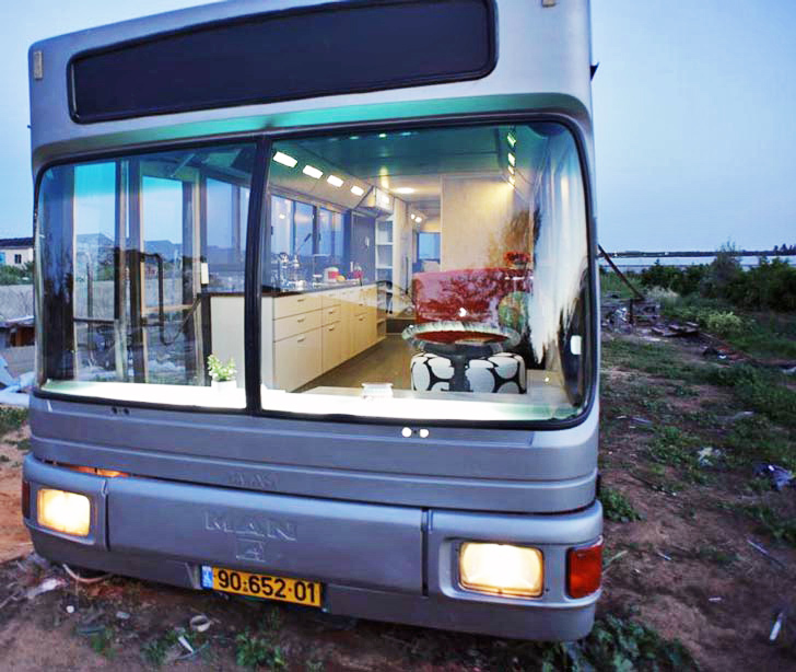 Tali Shaul and Hagit Morevski Bus 1