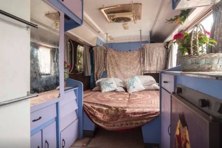 Blue bus 11