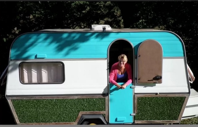 Cozy caravan 9