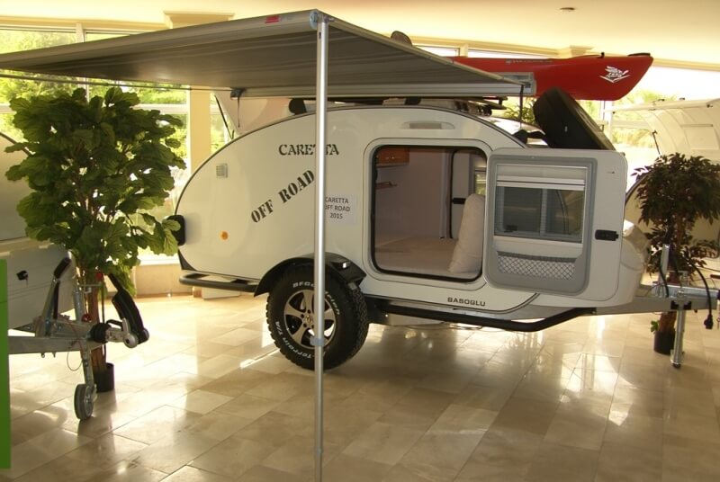 Caravana todoterreno Caretta con toldo