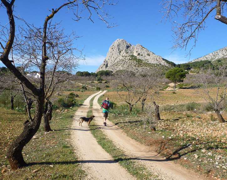 De camino a la escalada en El Chorro