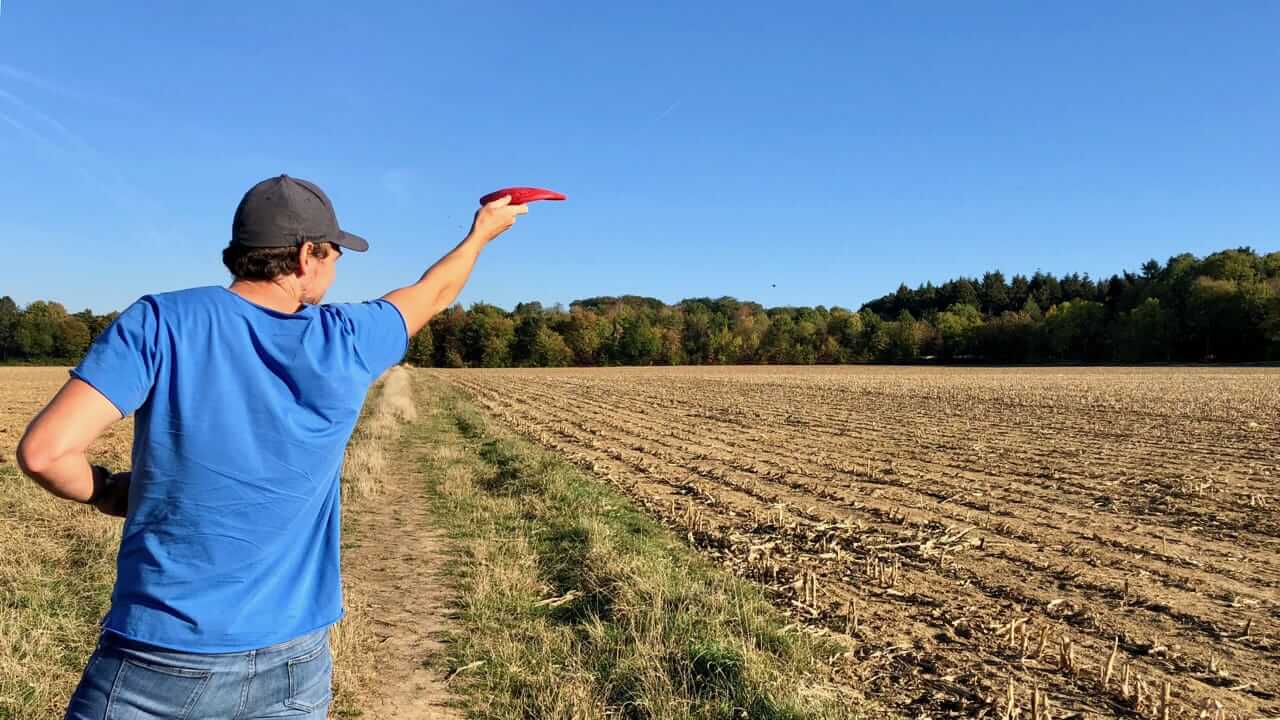 Juegos para los que se quedan en casa y los campistas de jardín 20 Te gusta jugar con un frisbee cuando viajas