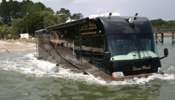 Der Terra Wind auf dem Weg ins Wasser