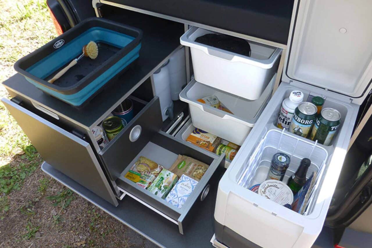 Cajas de acampada: la alternativa inteligente a una autocaravana cara 25 La caja de camping Reimo es un auténtico ahorrador de espacio. © Reimo Reisemobil-Center GmbH