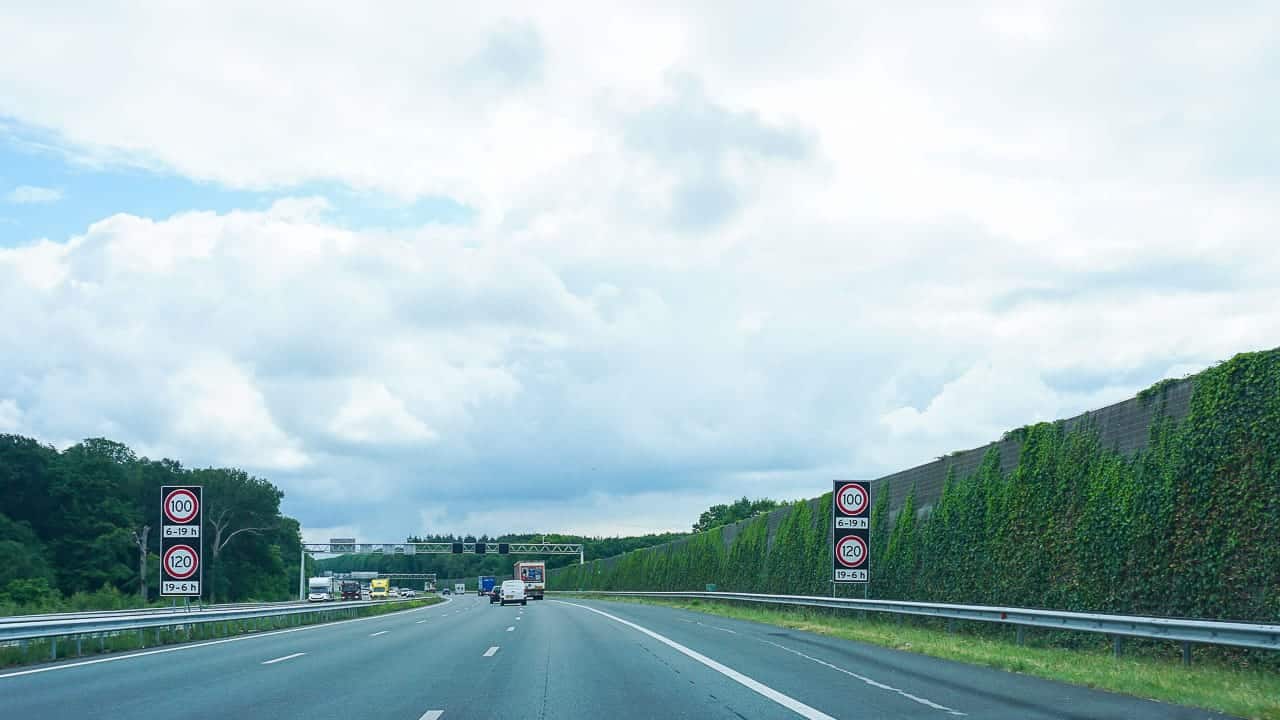 Normas de circulación en Holanda: Límite de velocidad, chaleco reflectante y particularidades para automovilistas y campistas