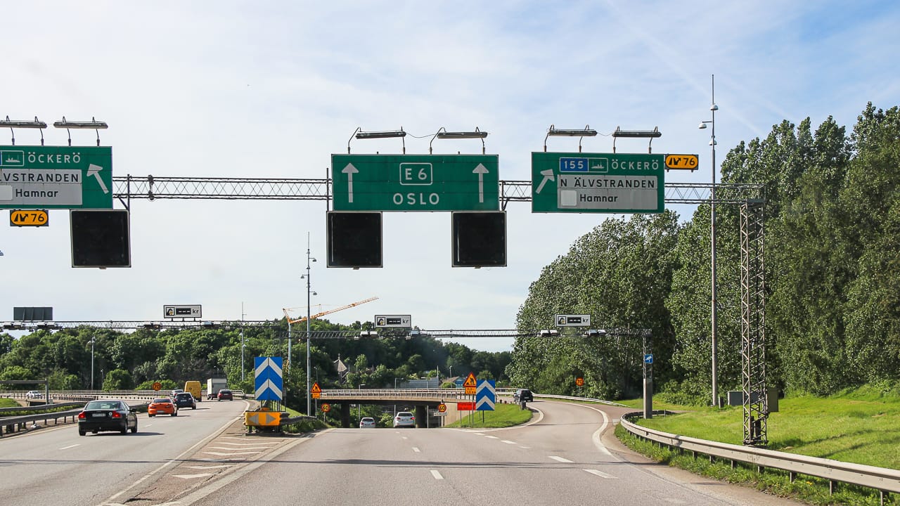 Normas de tráfico en Suecia: peajes, límites de velocidad, particularidades para automovilistas y campistas