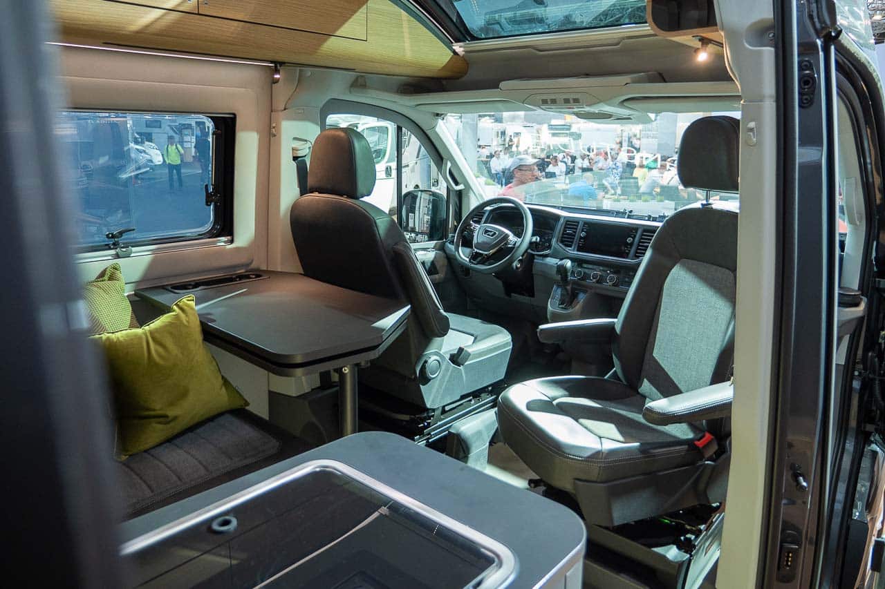 Cabina del conductor del Adria TWIN MAX 680