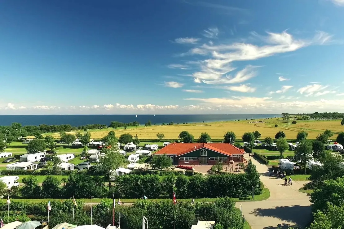 Campingplatz Rosenfelder Strand Ostsee Camping, vista aérea: Campingplatz am Meer