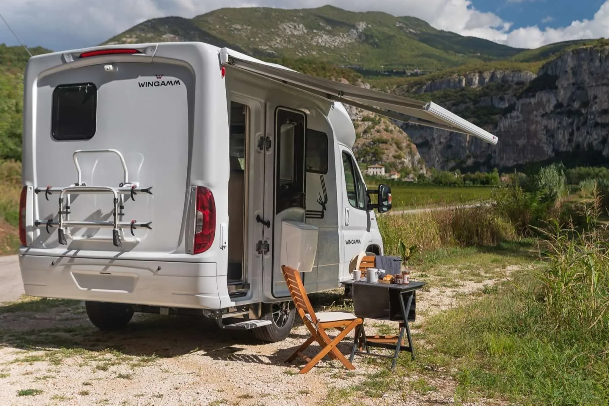 Descubre la experiencia de viaje definitiva: la exquisita mini autocaravana Wingamm Oasi 540.1, una combinación compacta de lujo y máximo confort 1 wingamm oasi 540 mini wohnmobil 1