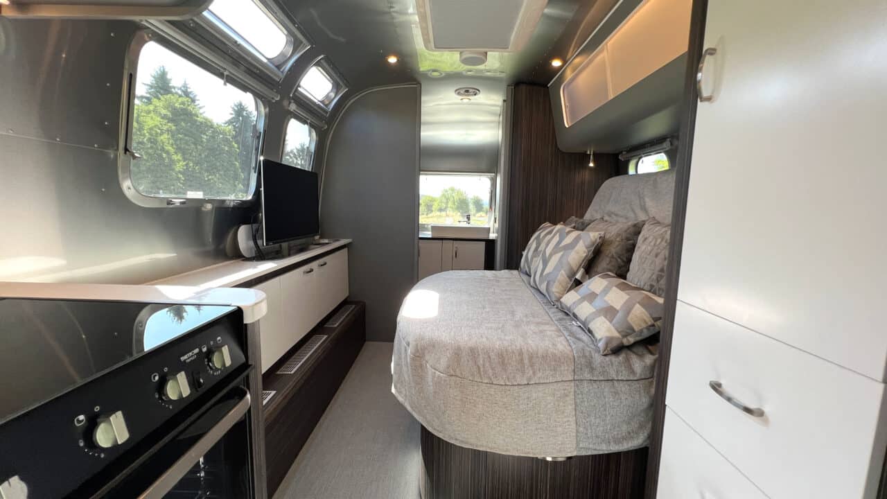 Cama Airstream International 25IB Replegada