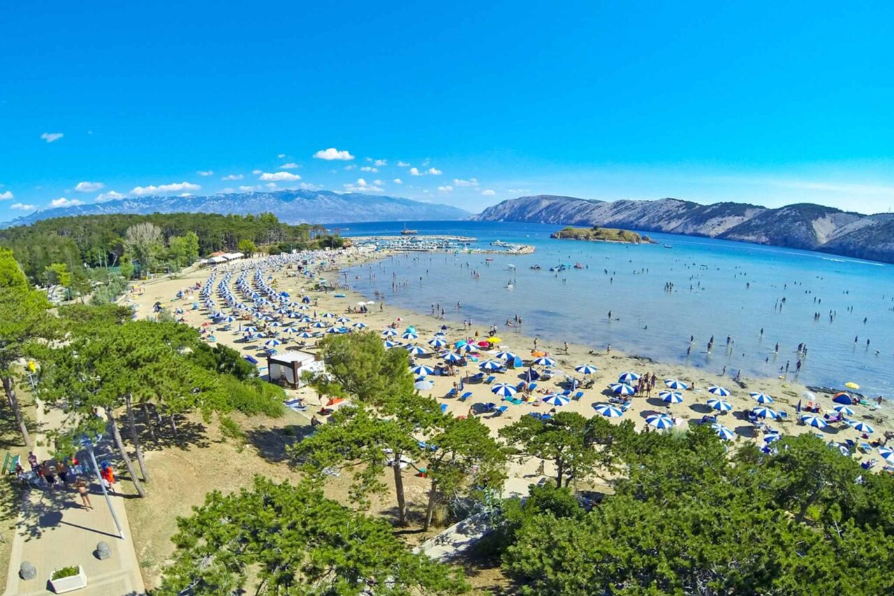 Campsites Kvarner Bay - Situado directamente en la Bahía Paraíso, el complejo ofrece una fantástica vista de la Bahía de Kvarner. © PiNCAMP