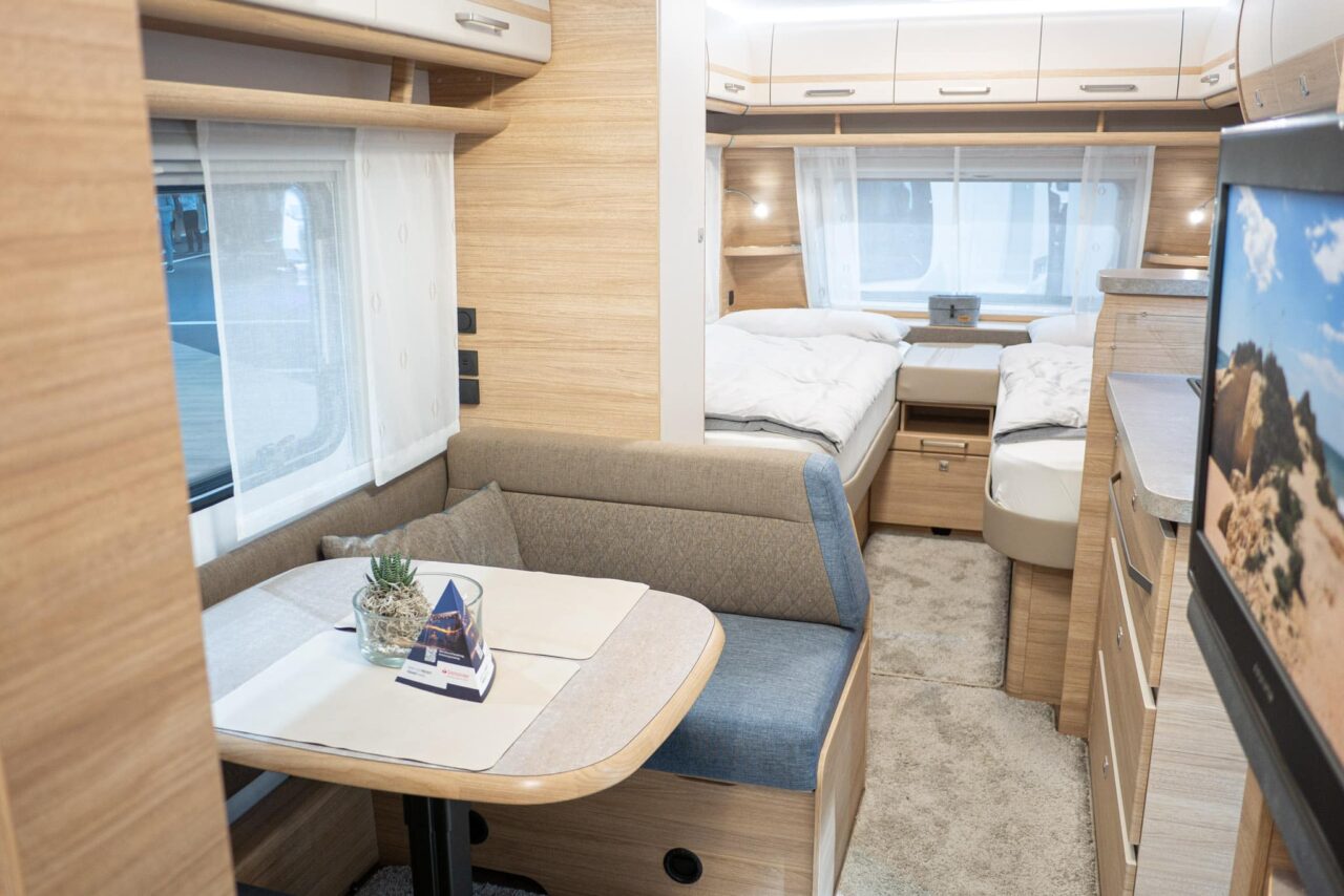 Fendt Bianco Activ 515 SGD (2024): nuevo modelo de la exitosa serie con disposición de una sola cama - ¡con recorrido de 360°! 3 Fendt Bianco Activ 515 SGD Caravana Salón 2023 Interior