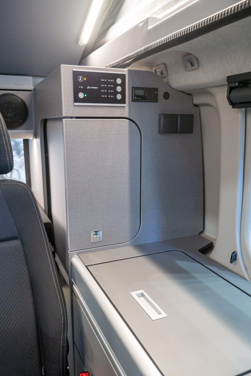 Nissan Primestar Seaside de Dethleffs: mini autocaravana flexible con cuatro literas y carrocería modular 6 nissan primestar seaside by dethleffs kleinerschrank
