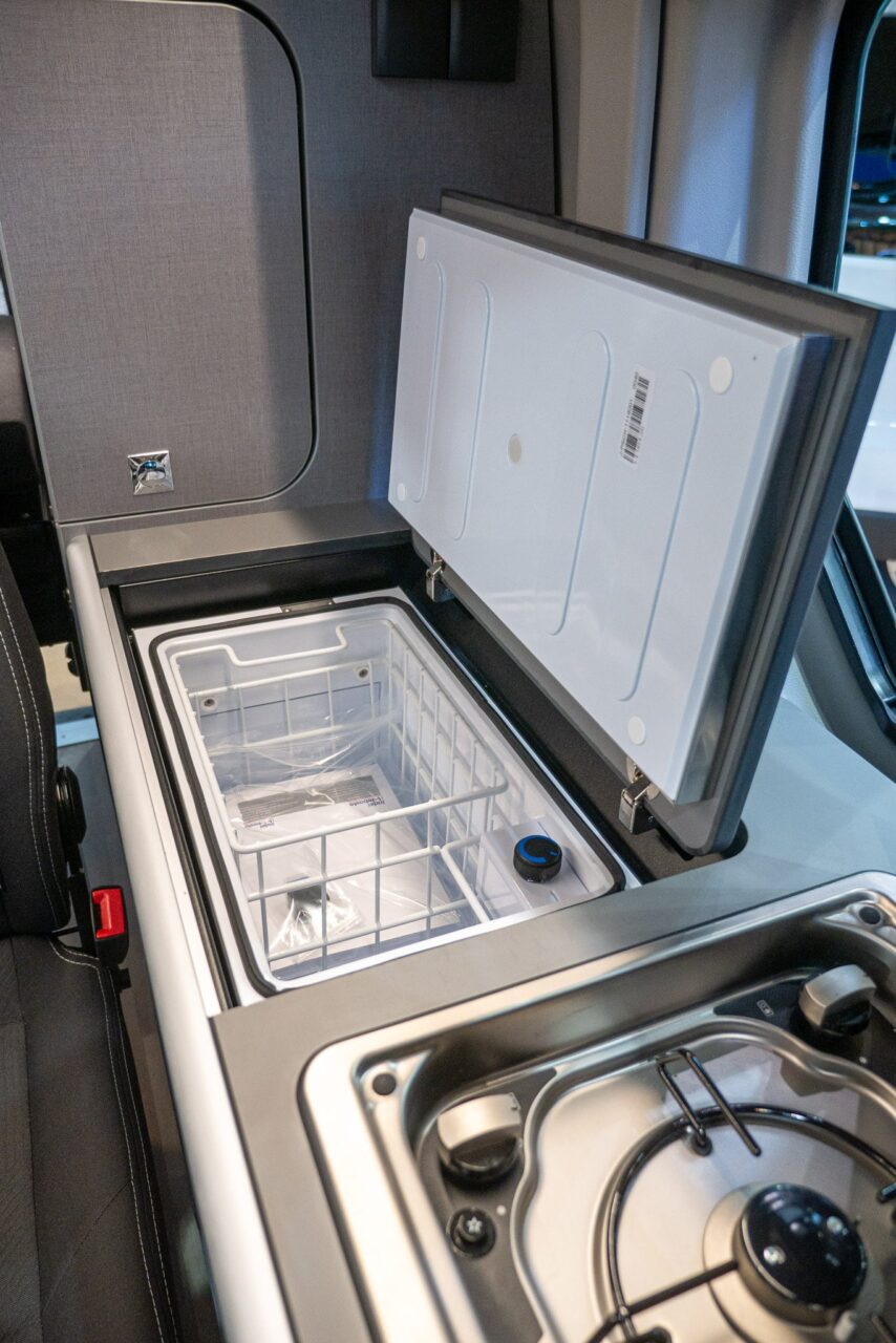Nissan Primestar Seaside de Dethleffs: mini autocaravana flexible con cuatro literas y carrocería modular 5 nissan primestar seaside by dethleffs kuehlbox