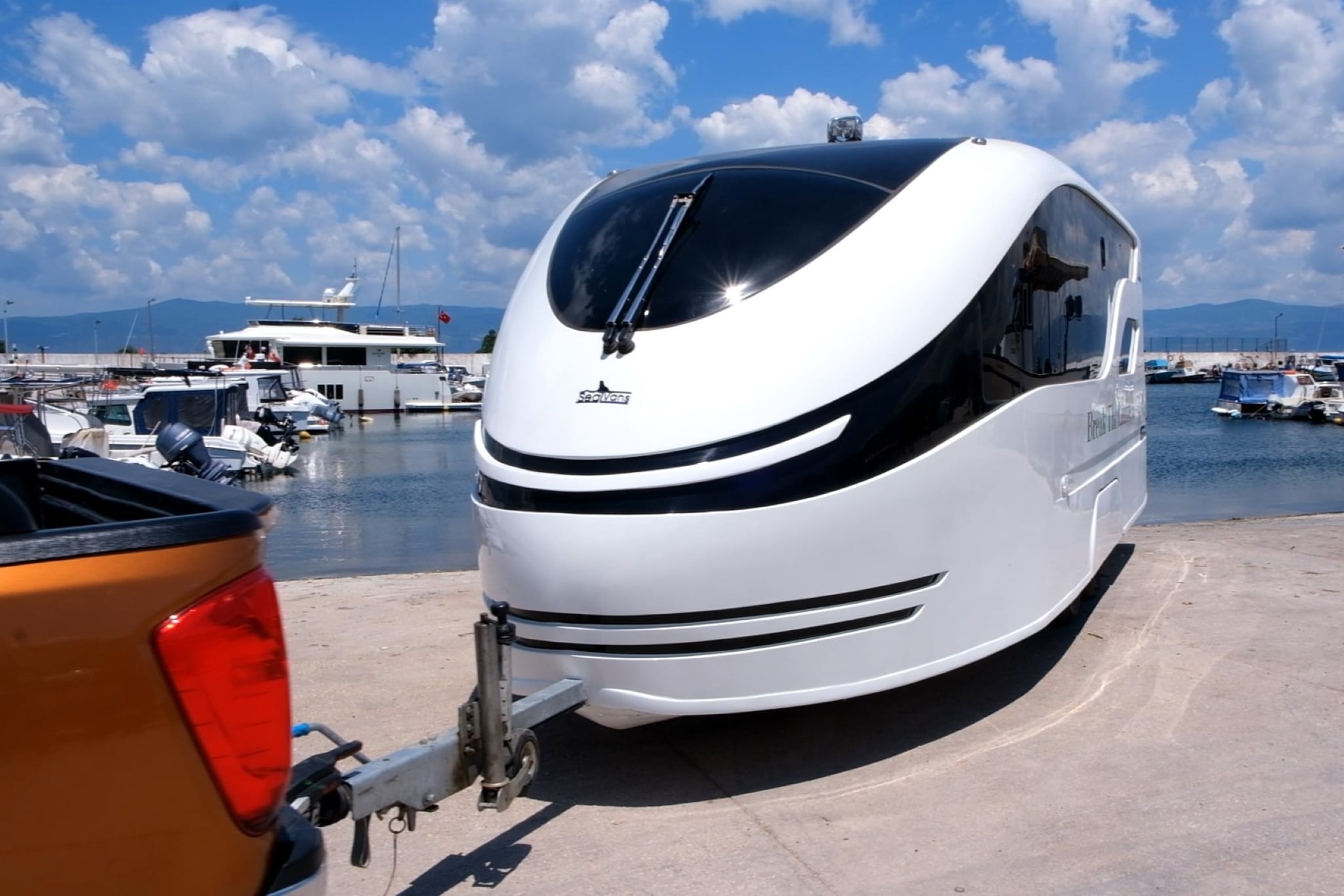 Caravana de lujo Sealvans para tierra y agua: caravana y barco en uno – para aventuras variadas