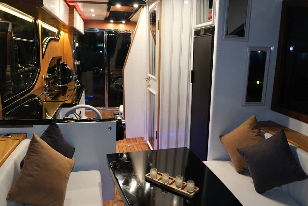 Caravana de lujo Sealvans para tierra y agua: caravana y barco en uno - para aventuras variadas 3 Interior de Sealvan
