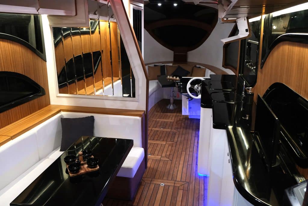 Caravana de lujo Sealvans para tierra y agua: caravana y barco en uno - para aventuras variadas 4 Interior de Sealvan