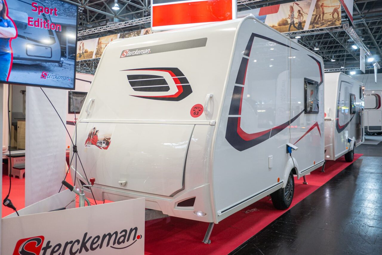 Novedades Caravan Salon 2023: Minicaravana compacta Sterckeman Easy 390 CP para hasta cuatro personas 1 Sterckeman Easy 390 CP Caravana Salón 2023 Proa