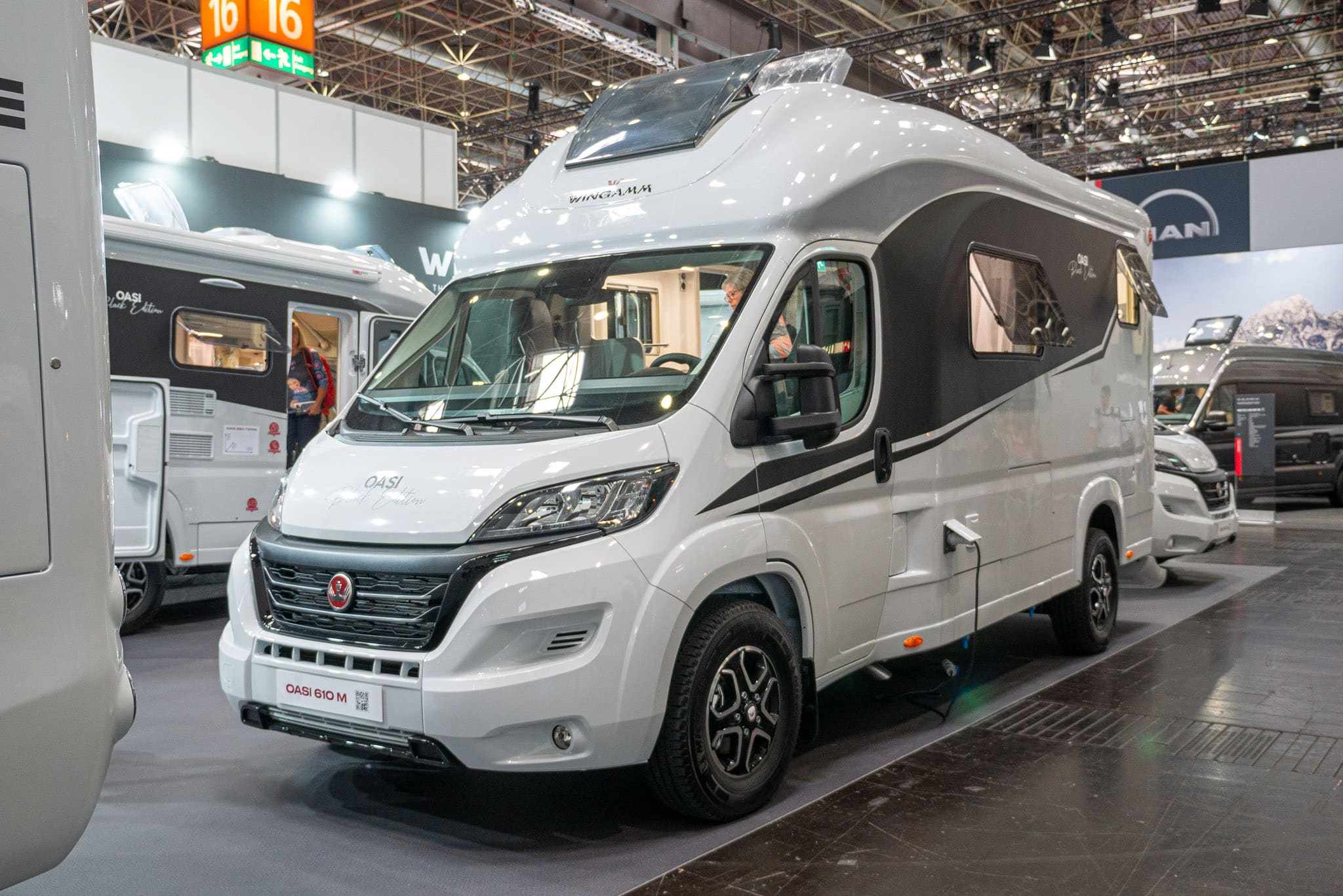 Salón de la Caravana 2023 Innovaciones: Autocaravana de lujo Wingamm Oasi 610 M con equipamiento de confort