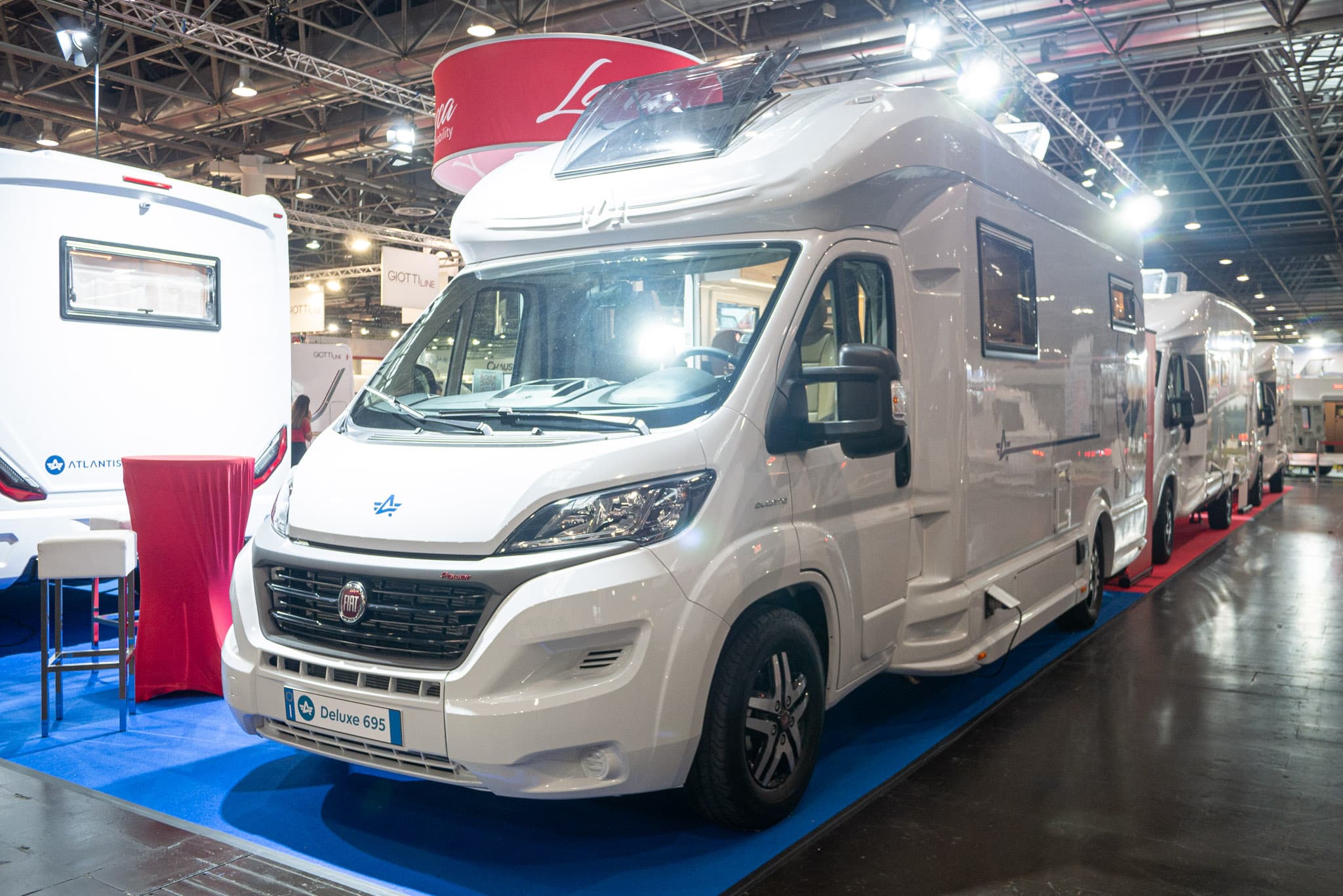Atlantis Deluxe 695 (2024): cómoda autocaravana de lujo para cuatro personas – ¡con recorrido en 360°!