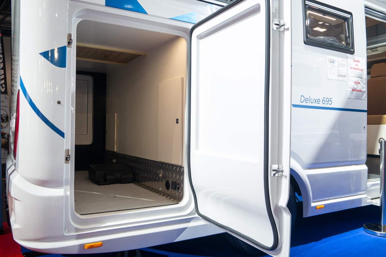 Atlantis Deluxe 695 (2024): cómoda autocaravana de lujo para cuatro personas - ¡con recorrido en 360°! 10 atlantis deluxe 695 heckgarage