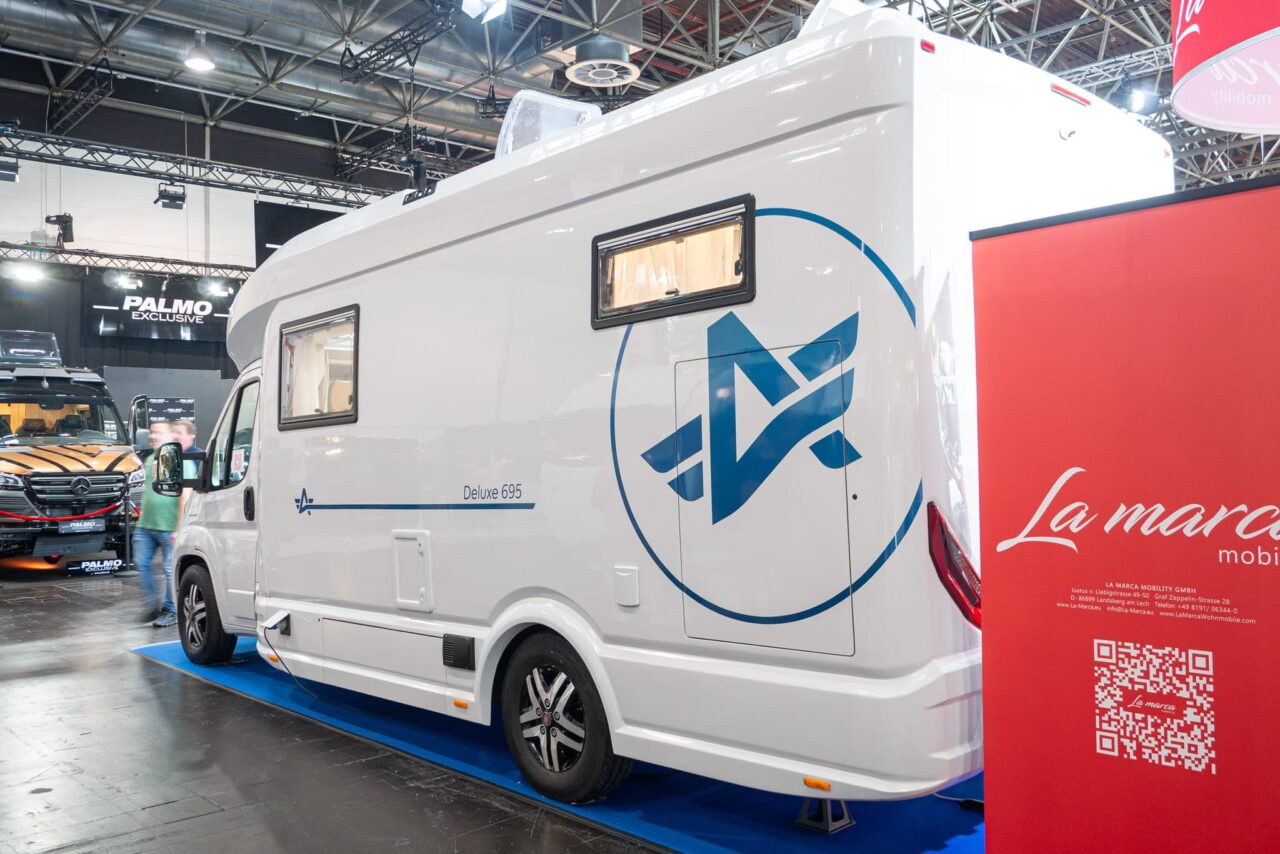 Atlantis Deluxe 695 (2024): cómoda autocaravana de lujo para cuatro personas - ¡con recorrido en 360°! 1 atlantis deluxe 695 seite