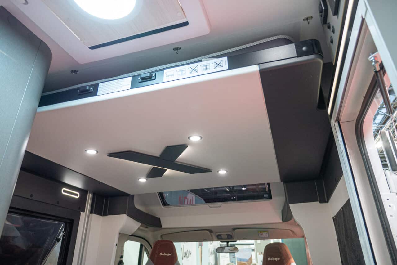 Challenger X 250 Open Edition (2024): esbelta semi-integrada con garaje trasero flexible - ¡con recorrido de 360º! 4 challenger x 250 open edition hubbett