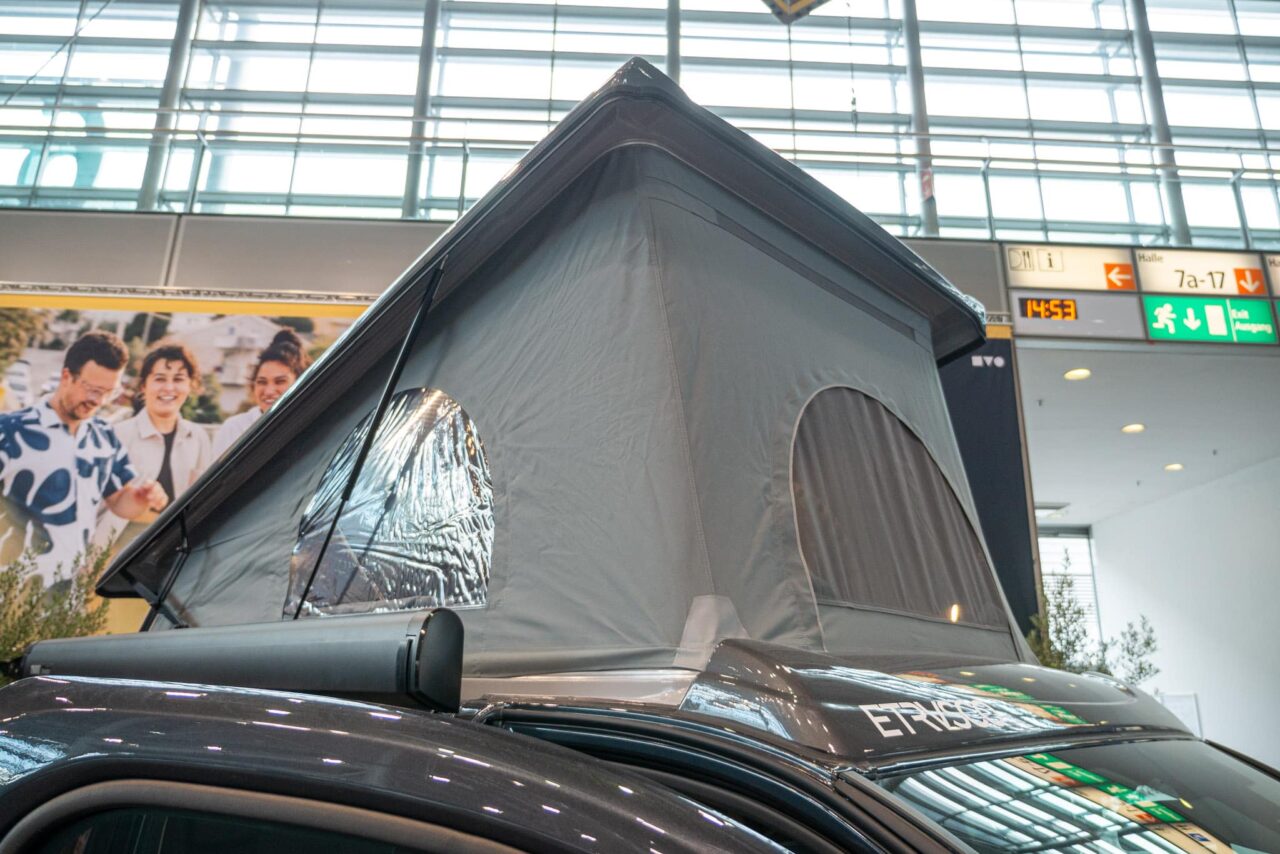 Camper Urbana Etrusco UC 5.0 XR (2024): Mini camper basada en Renault para uso diario y acampada - ¡con recorrido en 360º! 4 etrusco urban camper uc 5.0 xr aufstelldach