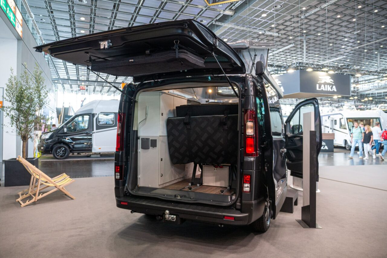 Camper Urbana Etrusco UC 5.0 XR (2024): Mini camper basada en Renault para uso diario y acampada - ¡con recorrido en 360º! 1 etrusco urban camper uc 5.0 xr heck