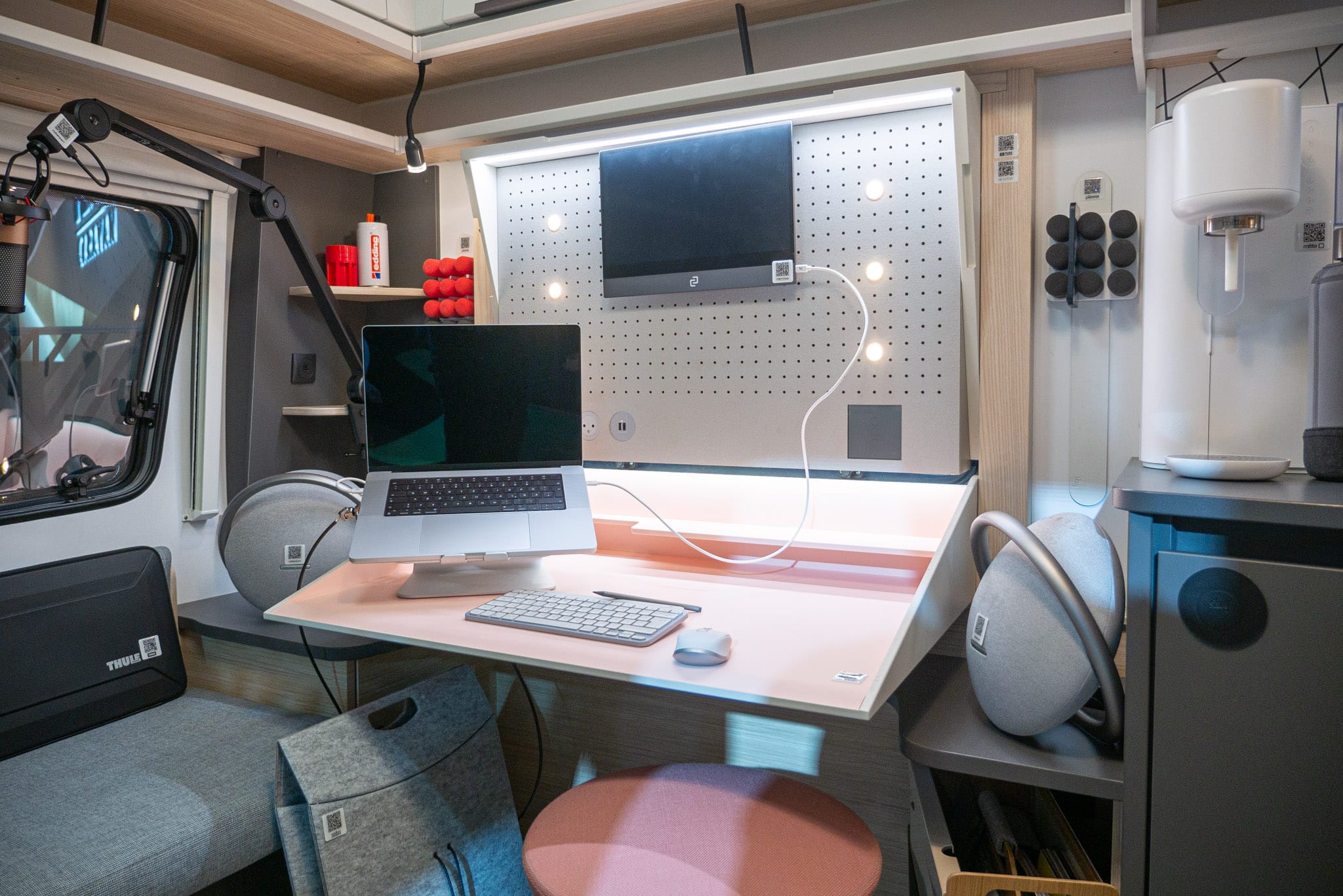 Oficina doméstica completa en la caravana: Fendt presenta un estudio con equipamiento completo para el trabajo móvil en el Salón de la Caravana 2023