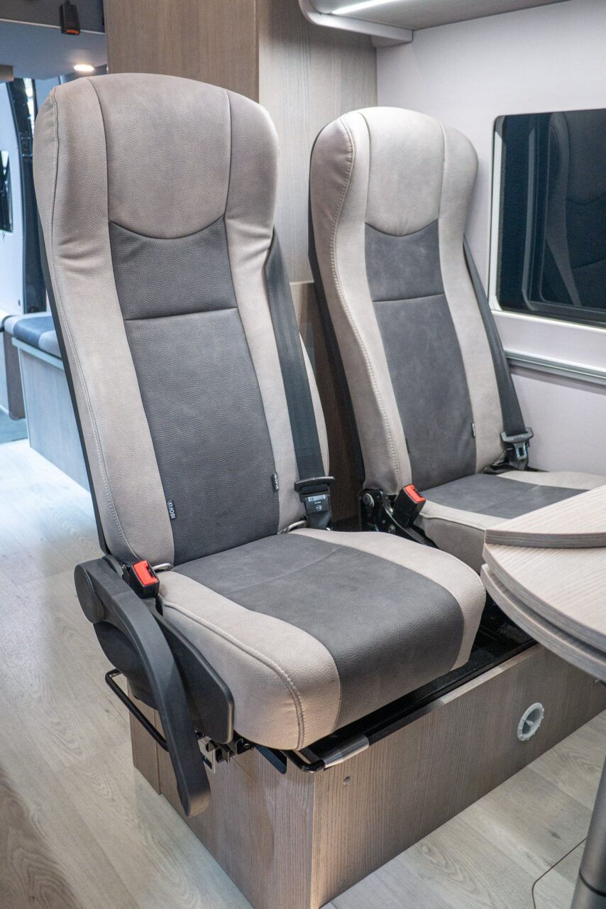 FurgoK Xpace 600+ (2024): innovadora autocaravana con techo ultra alto y baño flexible 5 furgok xpace 600 sitze