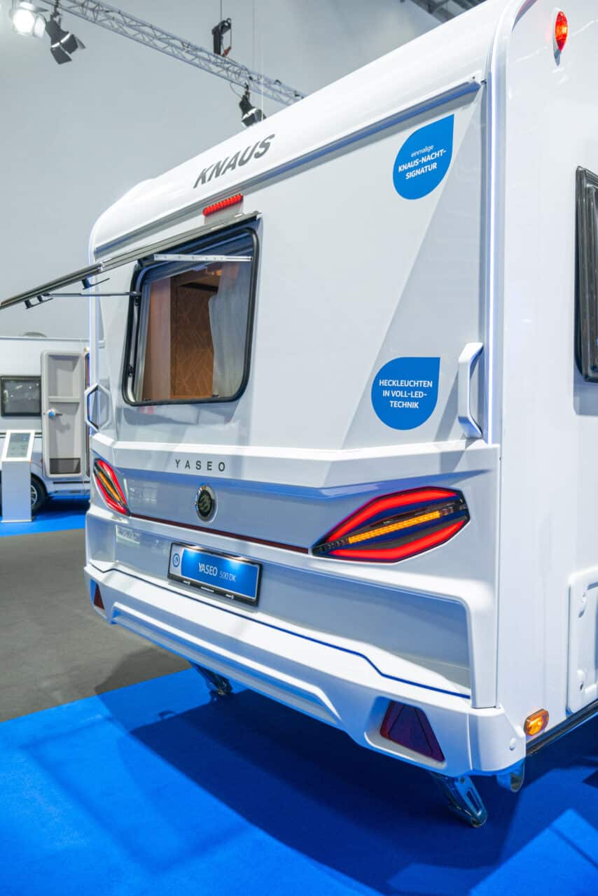 Knaus Yaseo 500 DK (2024): caravana sin gas y de bajo peso - ¡con recorrido de 360º! 2 knaus yaseo 500 dk heckansicht