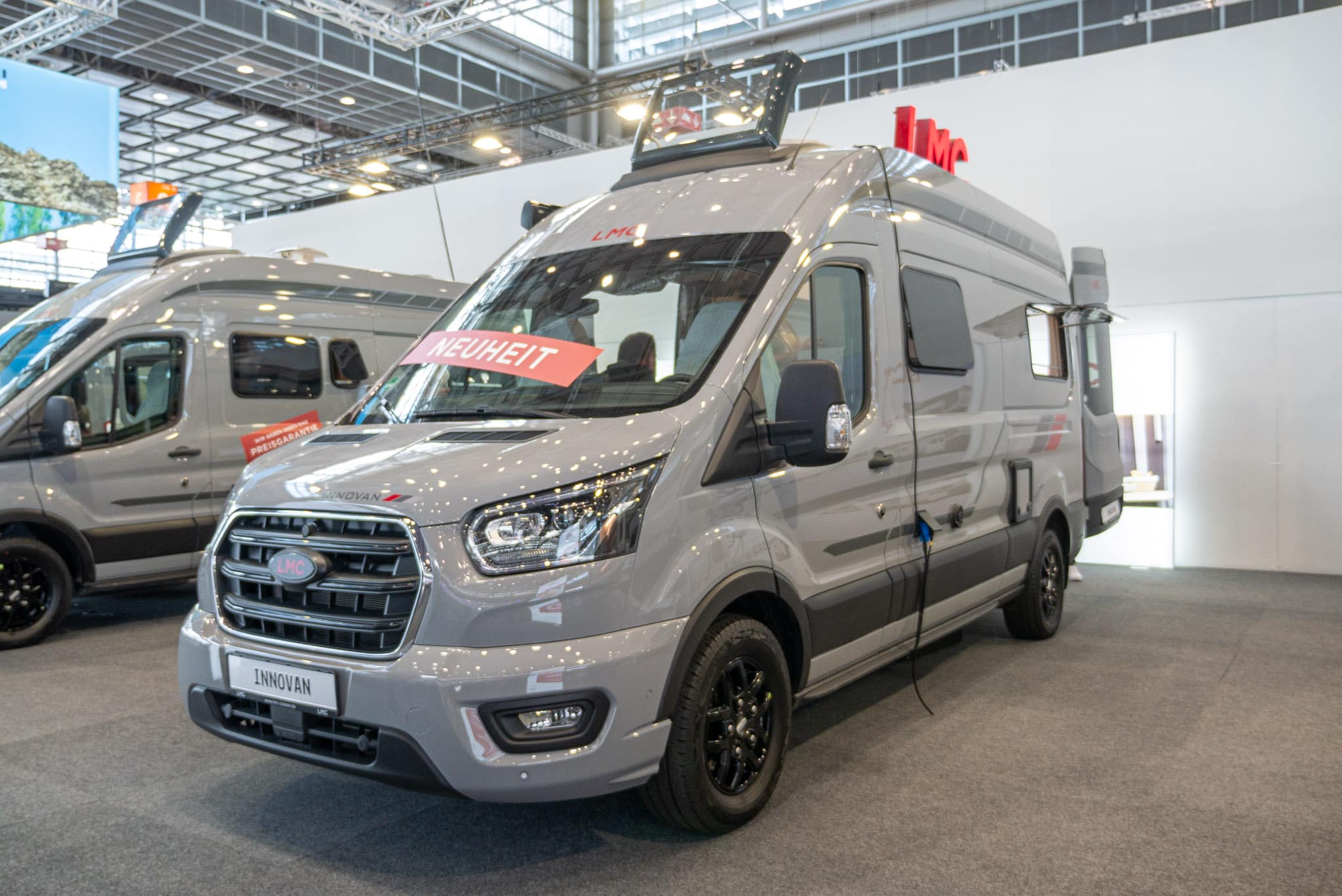 LMC Innovan 592 (2024): furgoneta compacta con camas individuales y práctico baño