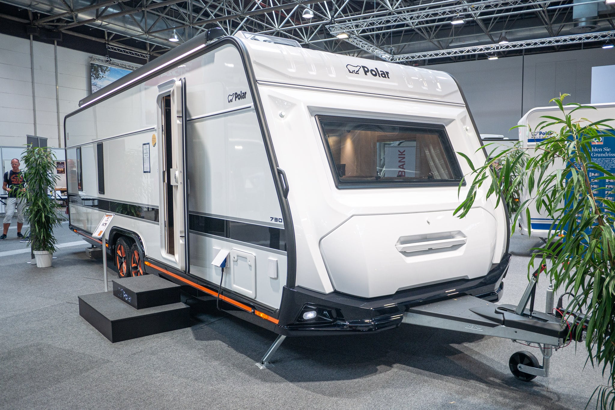 Polar Blackline 730 BQWL (2024): Caravana de lujo con cama de matrimonio y equipamiento de alta calidad – ¡con recorrido en 360º!