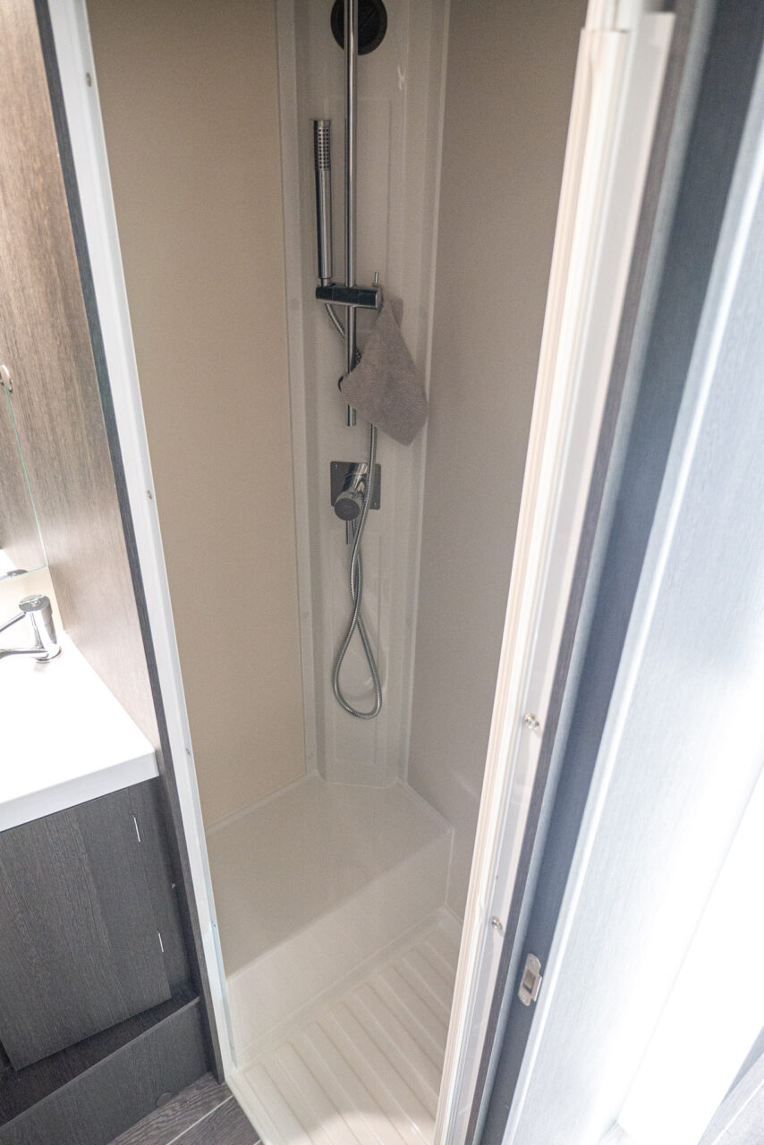 roller team kronos 279 m dusche 1
