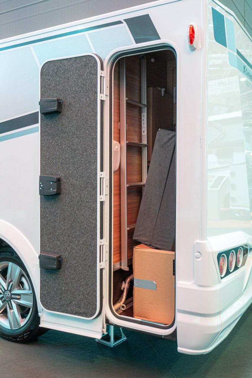 Weinsberg X-Cursion CUV 500 LT (2024): autocaravana semiintegrada basada en un Bulli con techo elevable eléctrico - ¡con recorrido de 360°! 10 weinsberg x cursion cuv 500 lt heckgarage