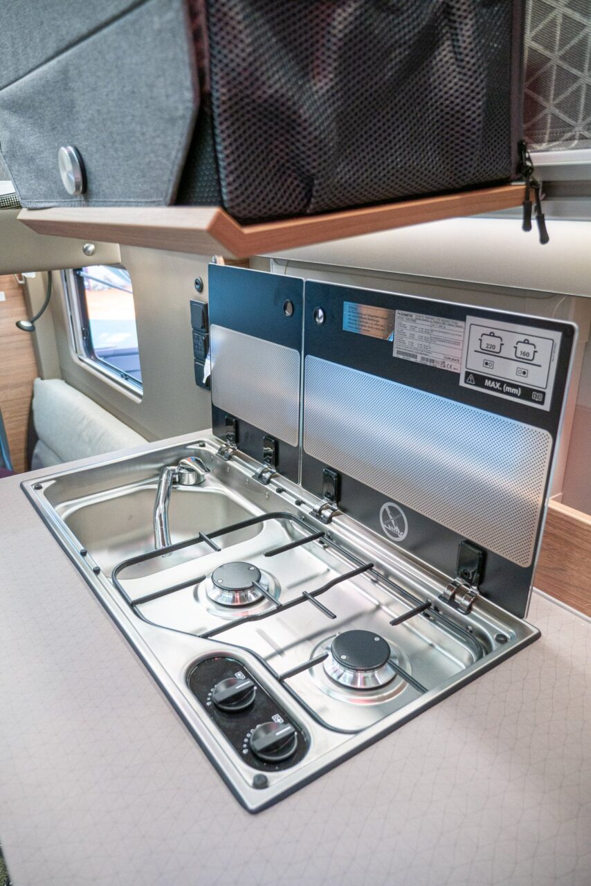 Weinsberg X-Cursion CUV 500 LT (2024): autocaravana semiintegrada basada en un Bulli con techo elevable eléctrico - ¡con recorrido de 360°! 6 weinsberg x cursion cuv 500 lt herd