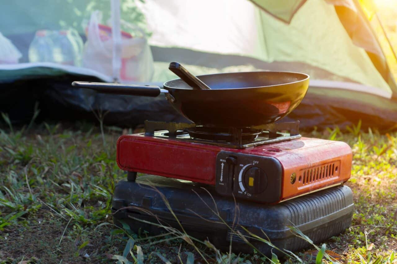 Camping-Gaskocher beim Zelten