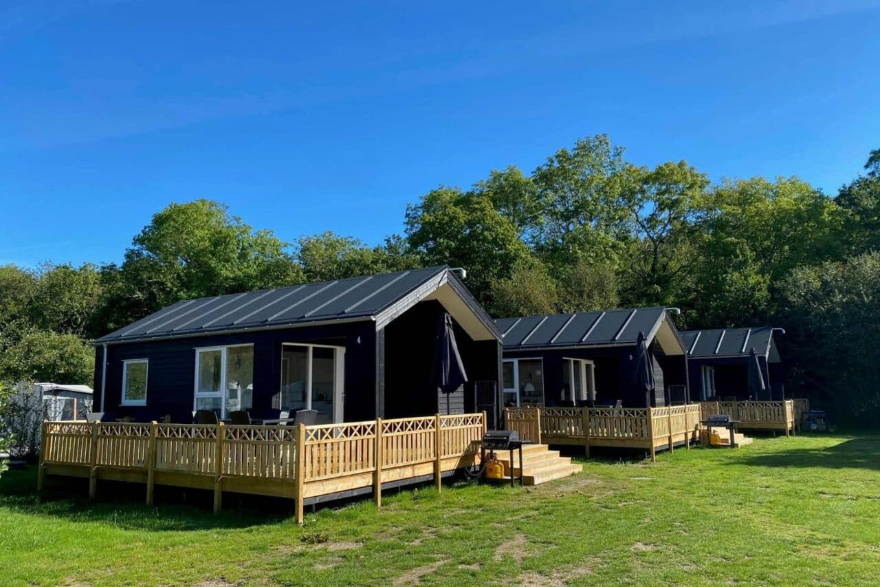 Campingland Dinamarca: Las vacaciones perfectas en un alojamiento de alquiler individual y de ensueño 18 Dinamarca Alquiler de alojamiento RosenvoldStrandCamping_Vejle-Fjord_(c)PICAMP
