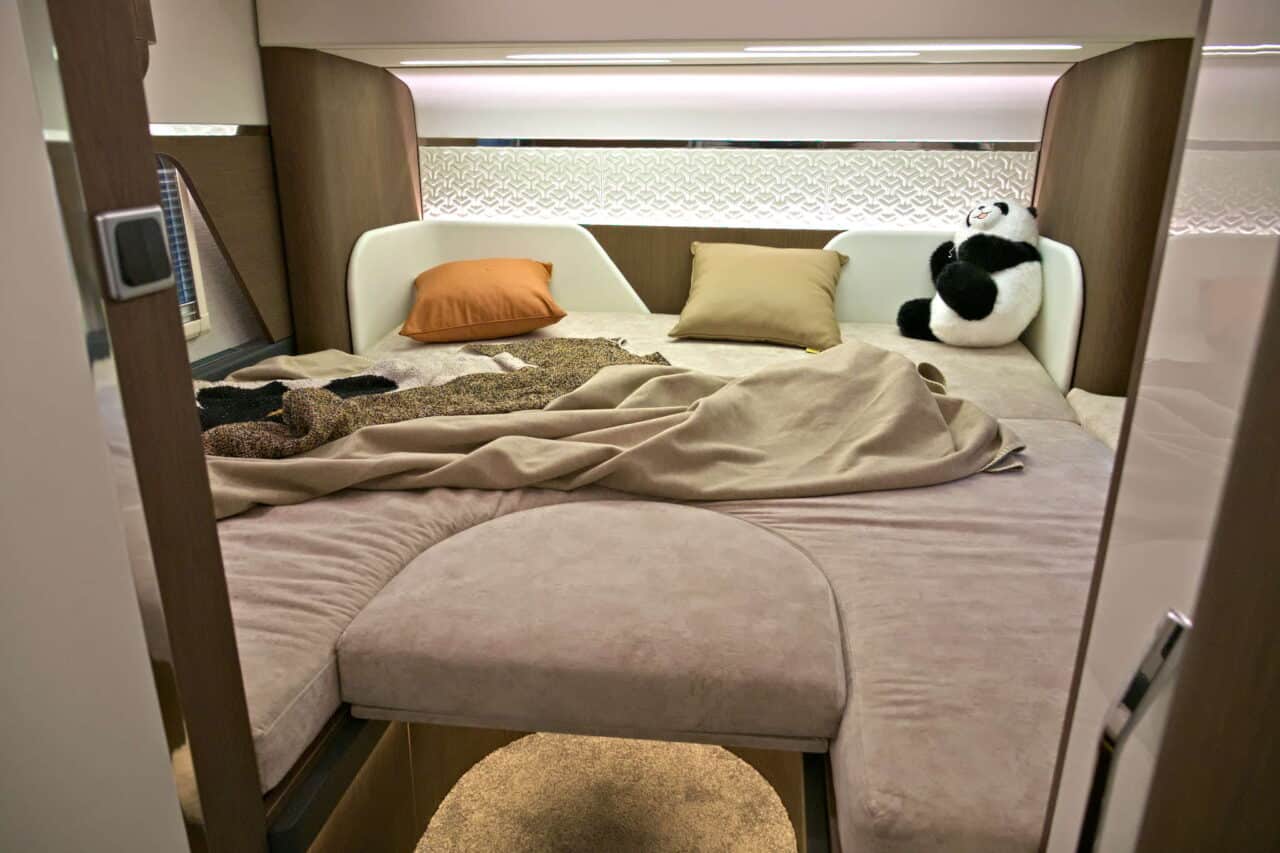 Deddle RV Carbonic Liner 78 - Cama en la parte trasera Caravan Salon 2024