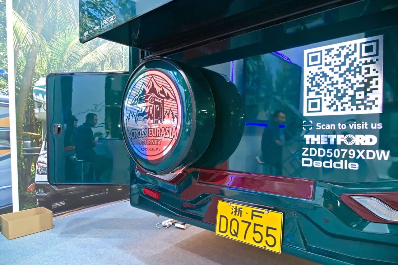 Deddle RV Carbonic Liner 78 - vista trasera Caravan Salon 2024