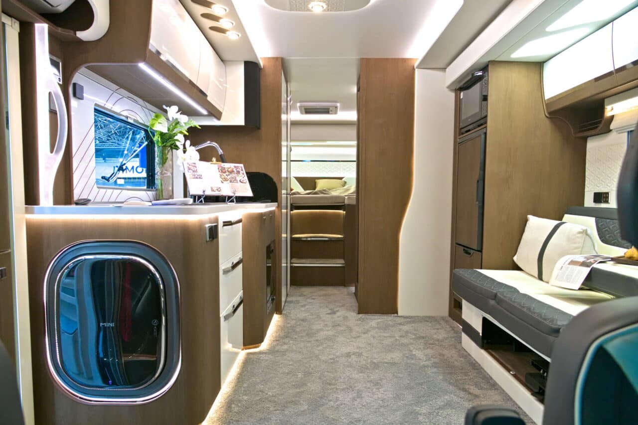 Deddle RV Carbonic Liner 78 - Interior Caravana Salón 2024
