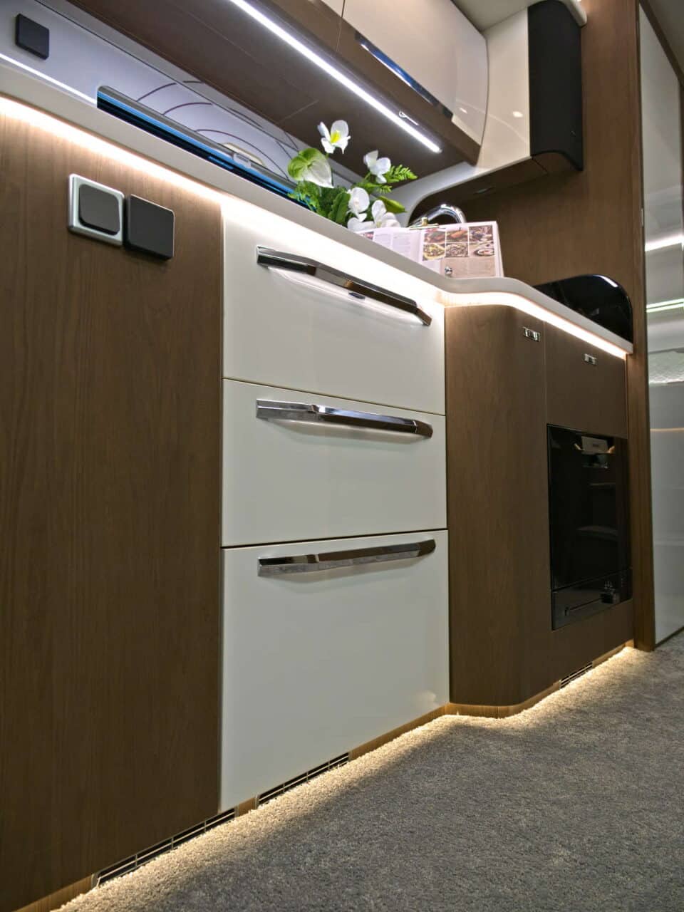 Deddle RV Carbonic Liner 78 - Cajones Caravan Salon 2024