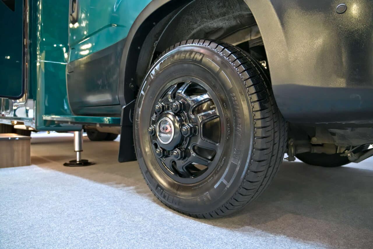 Deddle RV Carbonic Liner 78 - Neumáticos Caravan Salon 2024