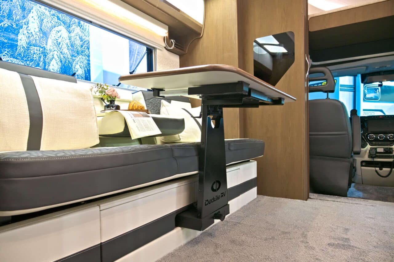 Deddle RV Carbonic Liner 78 - Mesa Caravan Salon 2024