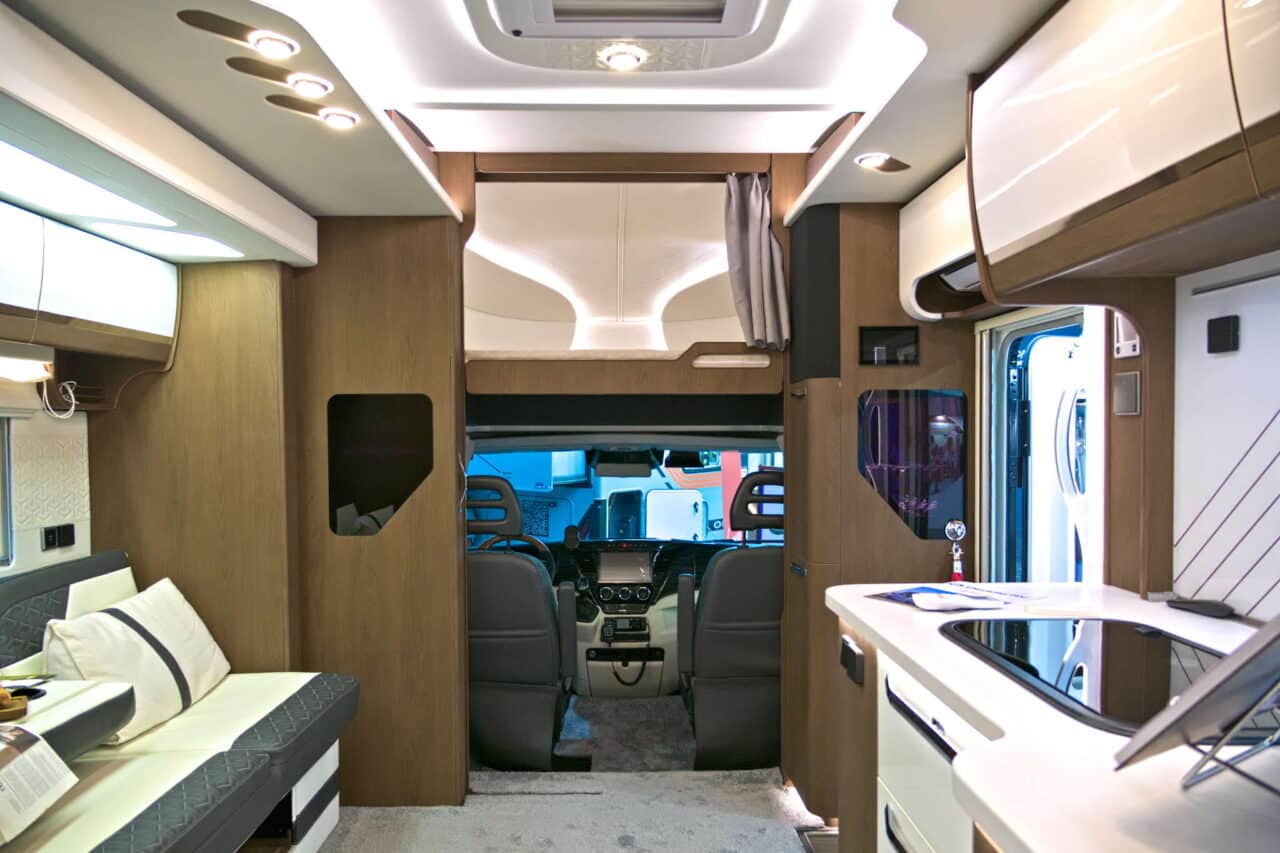 Deddle RV Carbonic Liner 78 - Cabina del conductor Caravan Salon 2024