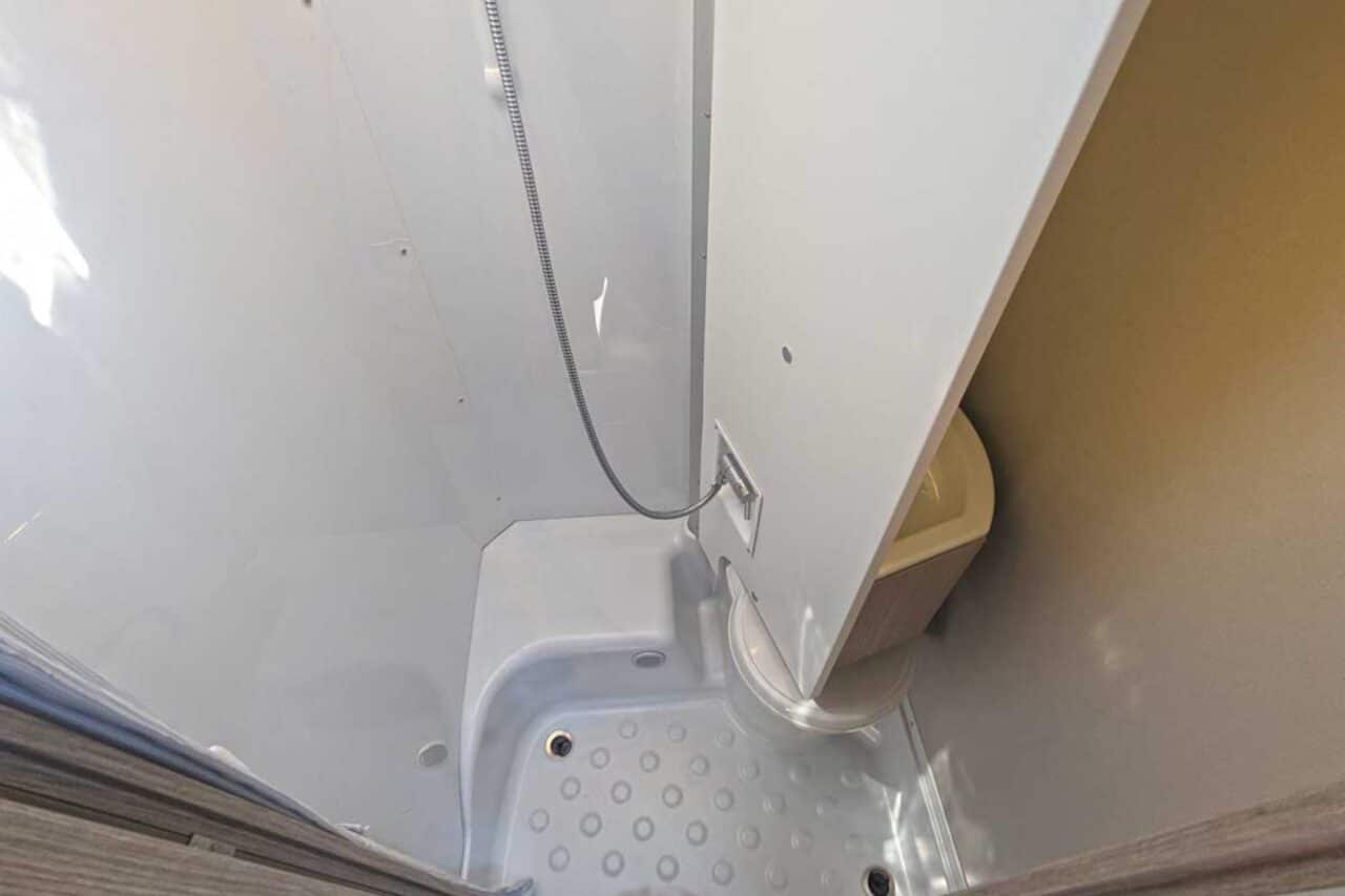 Bürstner Lineo T 690 G Ducha de baño
